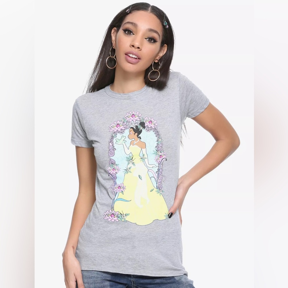 DISNEY PRINCESS AND THE FROG Tiana Kiss Floral Arch TEE! Heathered Gray Cute NWT